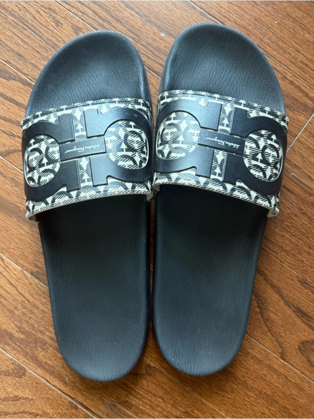 Salvatore Ferragamo Groovy Dual Gancini Slides men’s 13 EUC